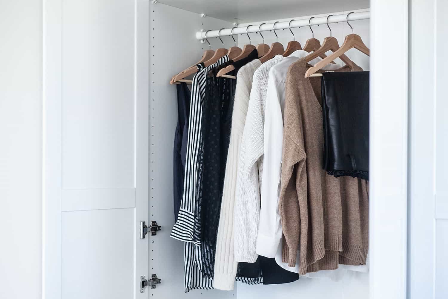 8 Smart Capsule Wardrobe Building Tricks for Simple Daily Outfits